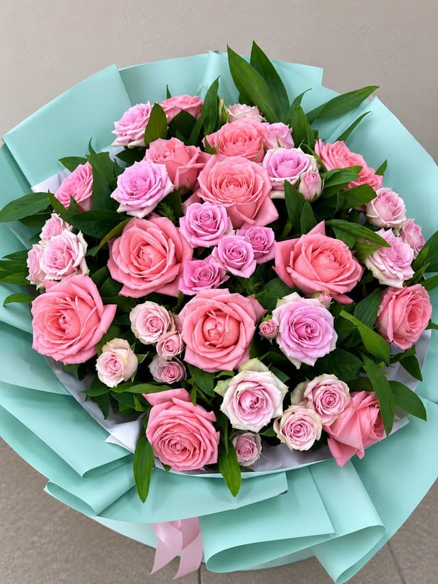 Bouquet with roses - Lusi Flowers