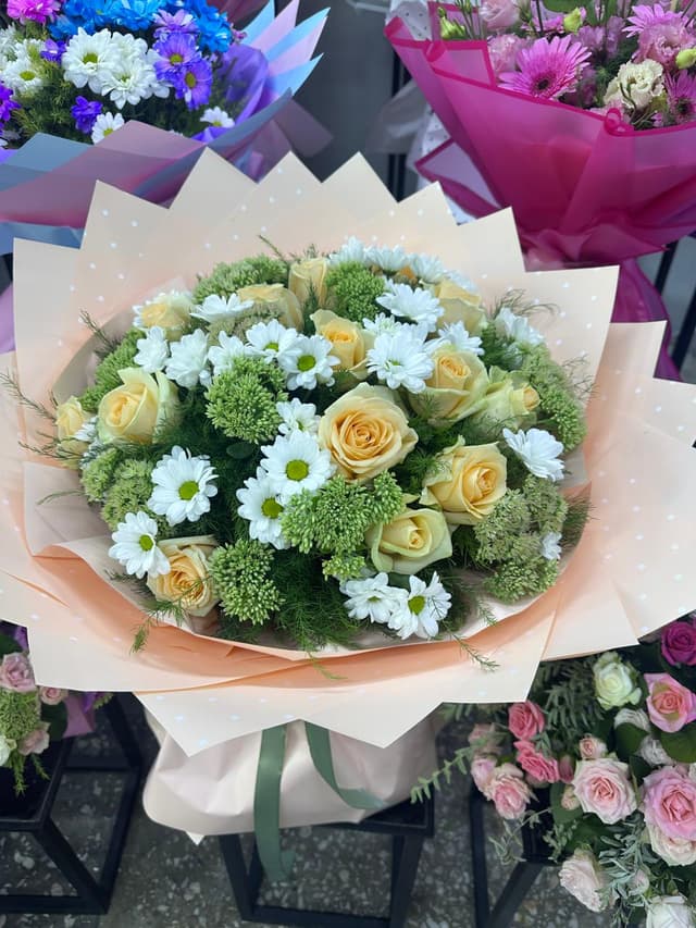 Floral composition - Lusi Flowers