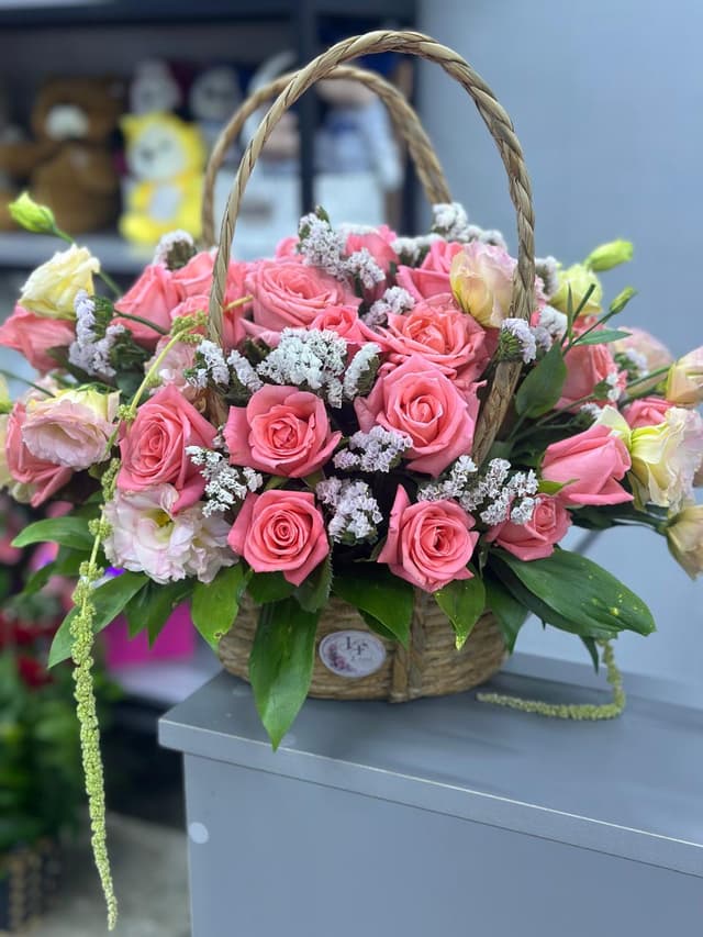 Floral arrangement with handmade basket - Lusi Flowers