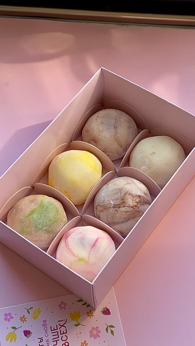 Assorted mochi set (6 pieces) – a gift for a friend or colleague.