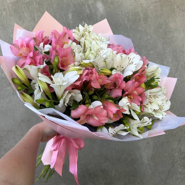 Bouquet of 15 alstroemerias