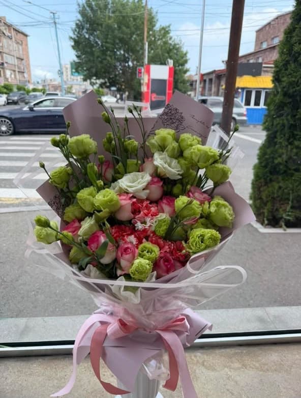 Букет с розами и ромашками - FIORI FLOWERS
