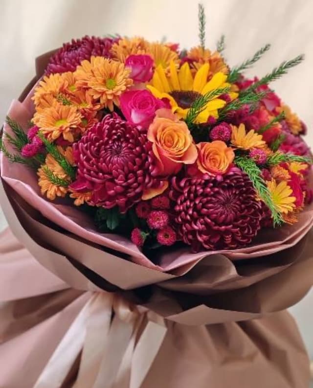 Floral arrangement in a bouquet - FIORI FLOWERS