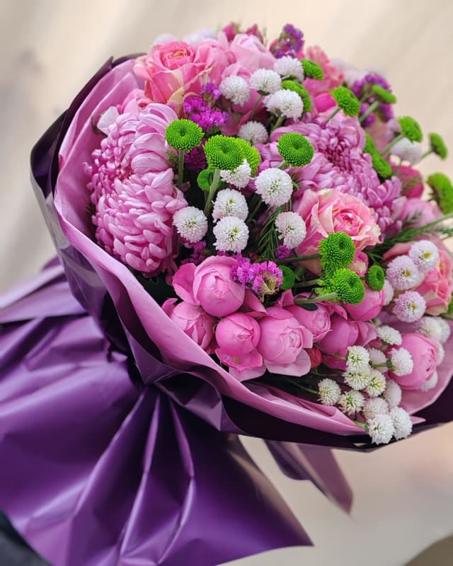 Floral arrangement in a bouquet - FIORI FLOWERS