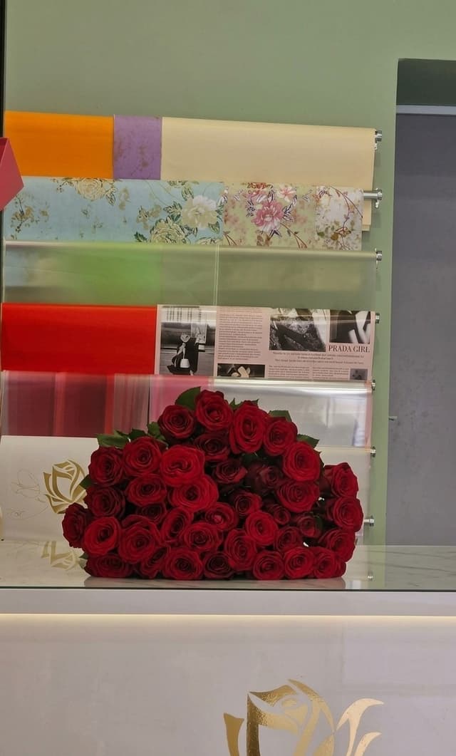 Ծաղկեփունջ կարմիր վարդերով - Aura Flowers