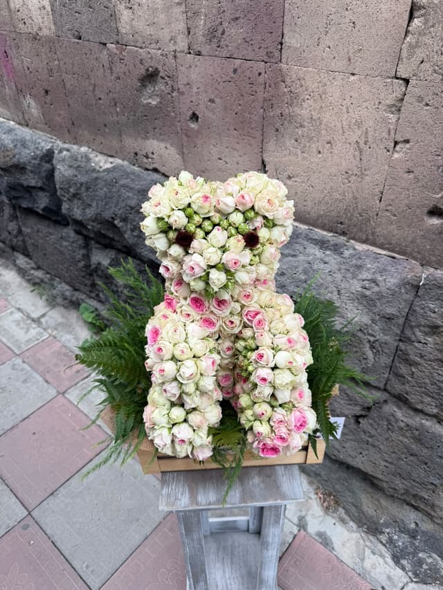Floral arrangement bear - Diana Flowers