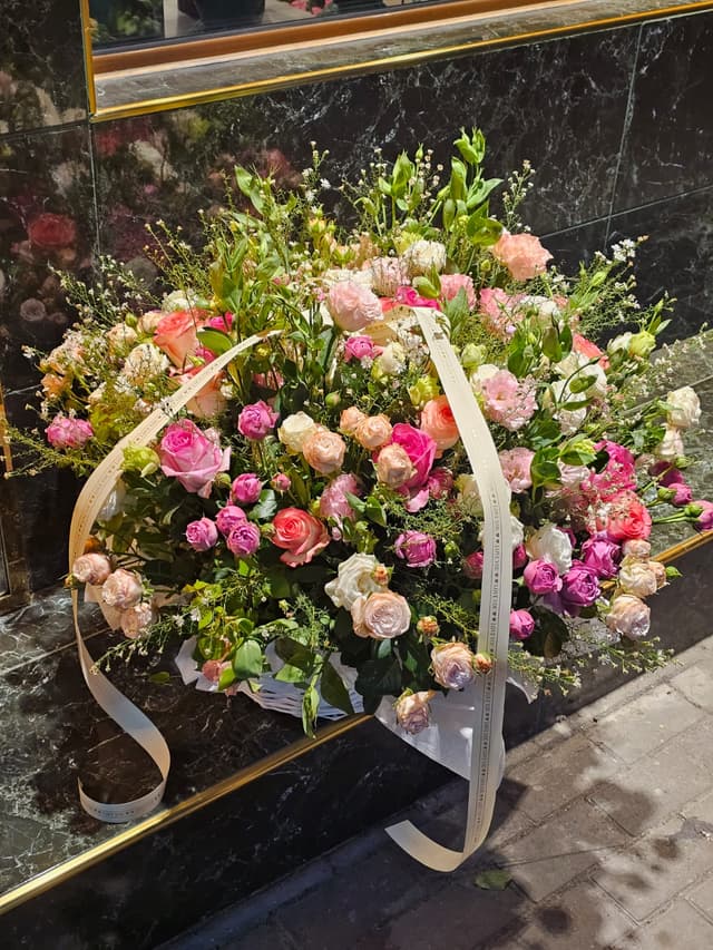 Цветочная композиция в корзине - Aura Flowers