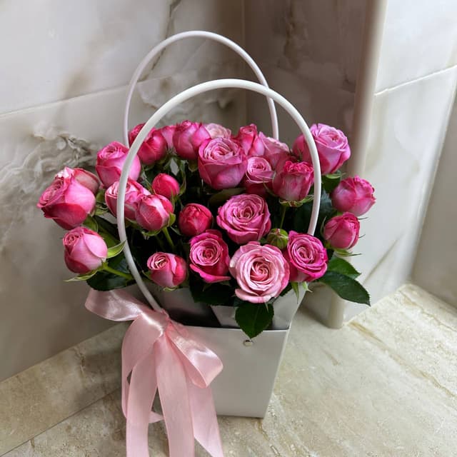 Handbag with roses