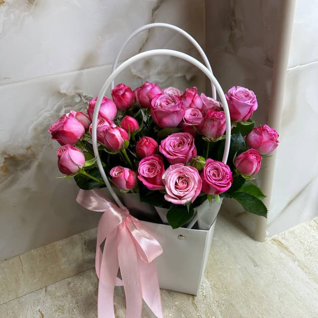Handbag with roses