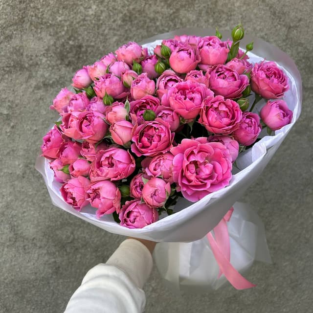 Bouquet of 9 spray peony-shaped roses