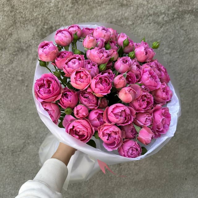 Bouquet of 9 spray peony-shaped roses