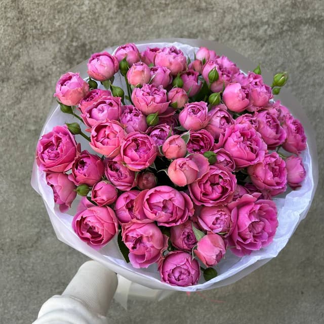 Bouquet of 9 spray peony-shaped roses
