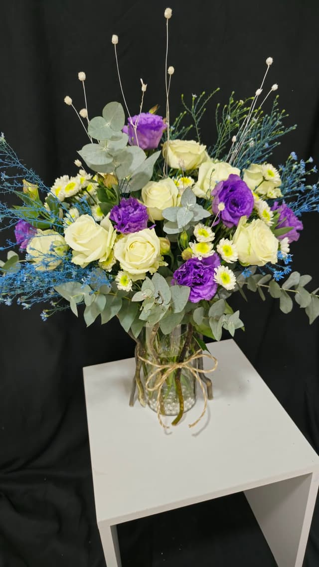 Floral arrangement - Arpi flowers