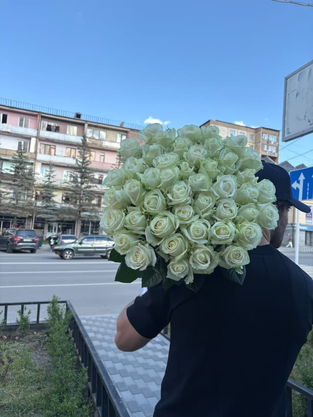 Bouquet with white roses - Maison de Roses