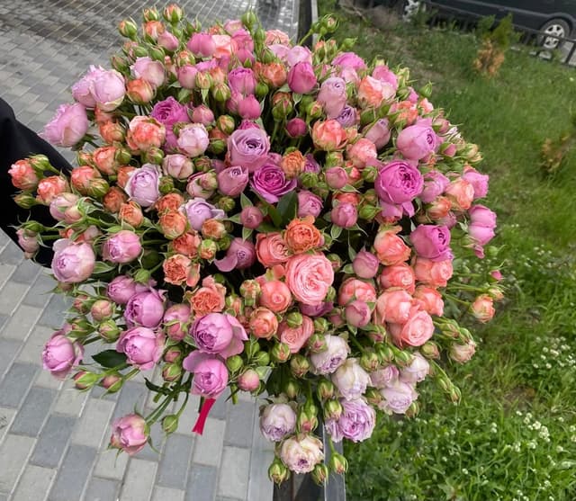 Bouquet with spray roses - Maison de Roses