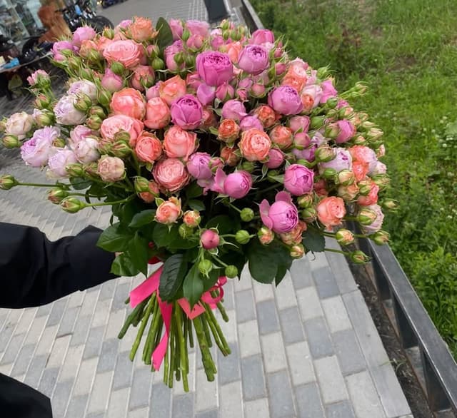 Bouquet with spray roses - Maison de Roses