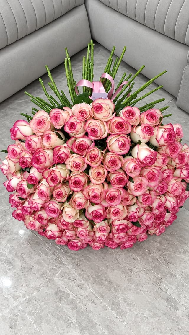 Bouquet with roses - Moani Flowers