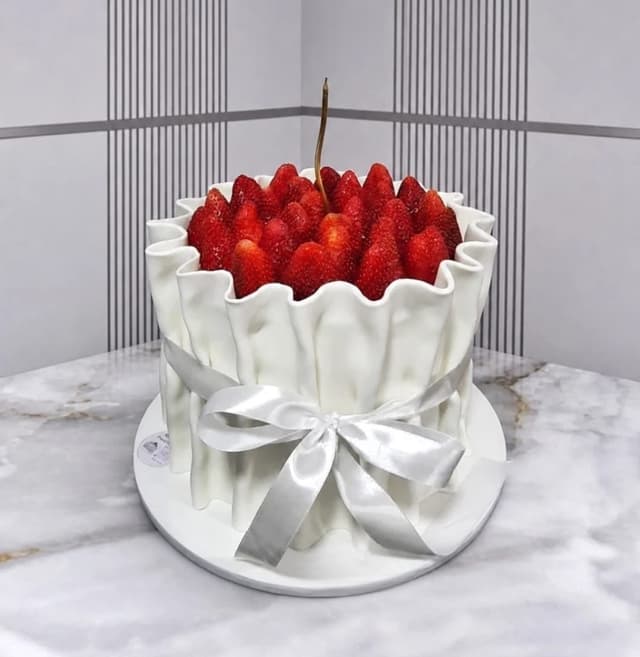 Торт с клубникой на 12 персон - Cake parto
