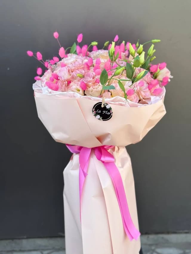 Bouquet with lisianthus - La Flor