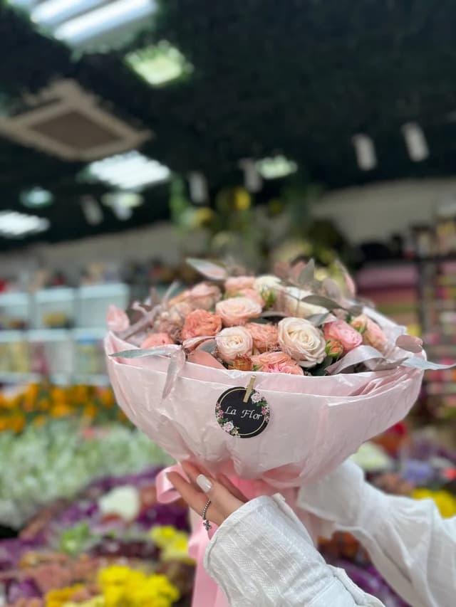 Букет с кустовыми розами - La Flor