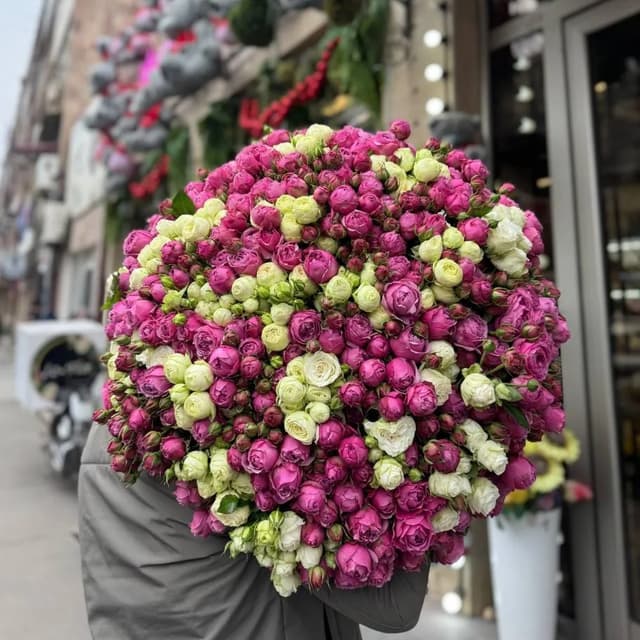 Bouquet with spray roses - La Flor