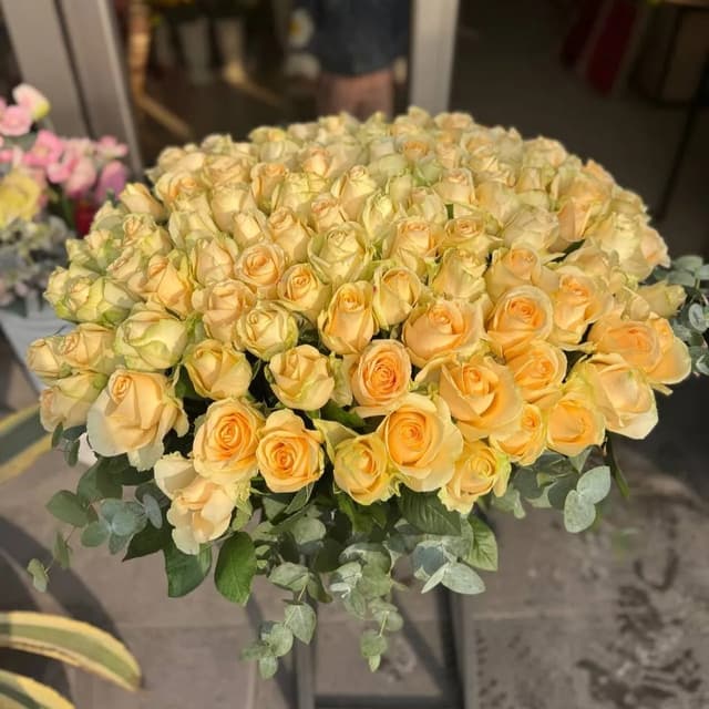 Զամբյուղ  մարմնագույն վարդերով - La Flor