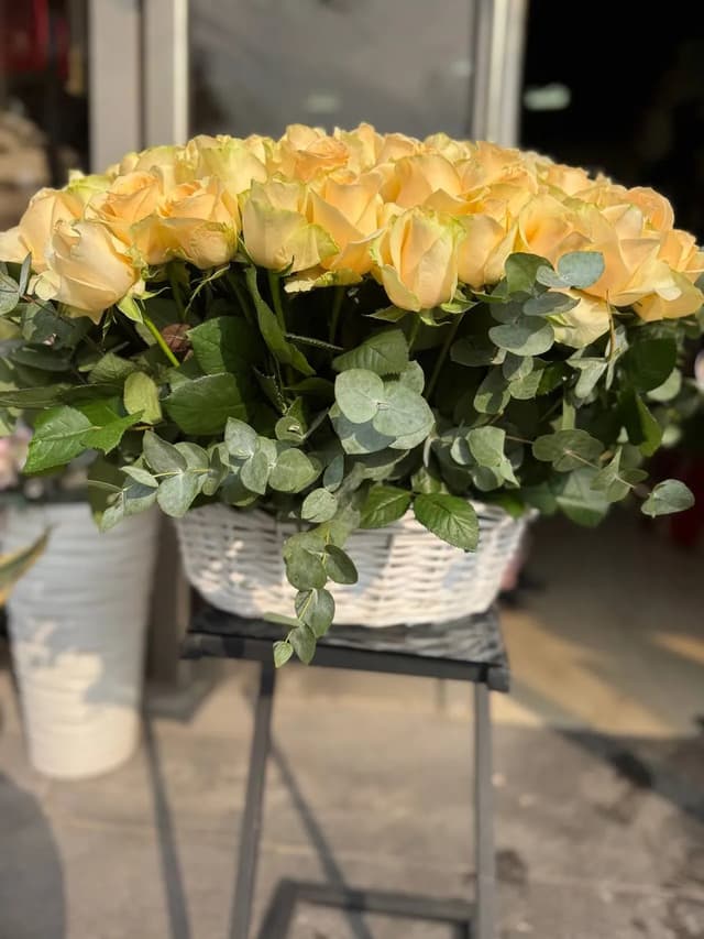 Զամբյուղ  մարմնագույն վարդերով - La Flor