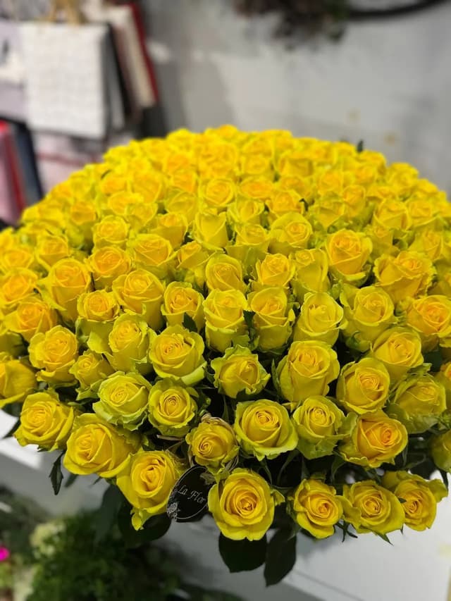 Զամբյուղ դեղին վարդերով - La Flor