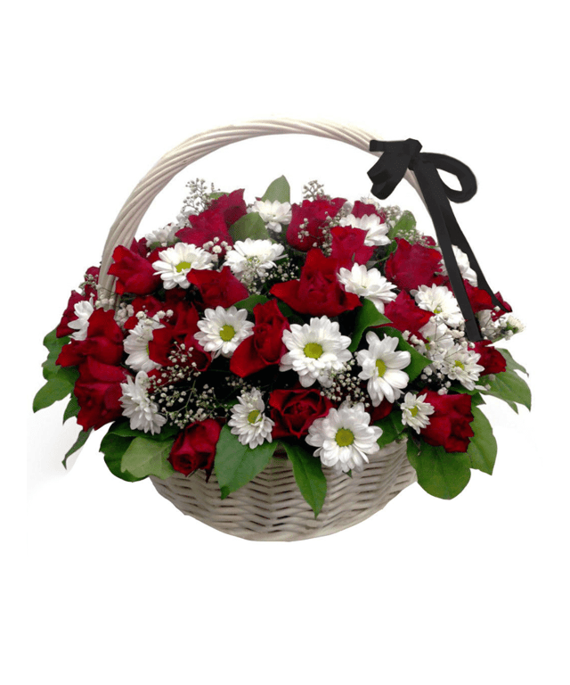 Корзина с красными розами