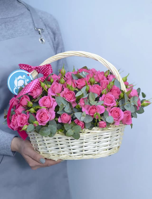 Ծաղիկ զամբյուղում ‹VALERIA› փիոնի վարդերով