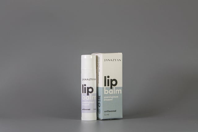 Շրթունքների խոնավեցնող և վերականգնող բալզամ (JANAZYAN), 5 մլ․