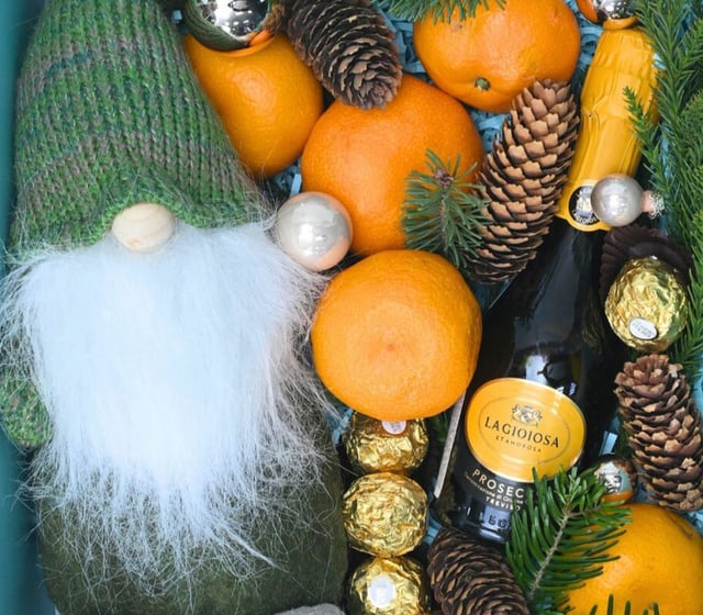 Նվեր տուփ տոնական էլֆով