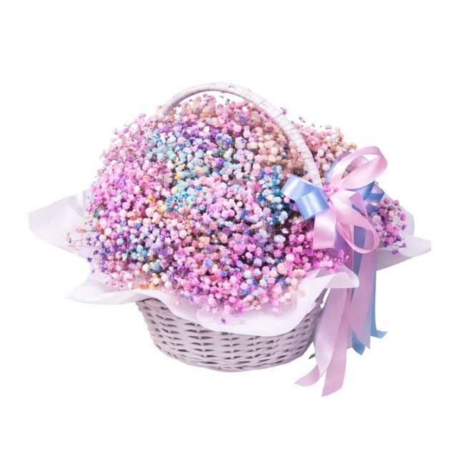 Basket with gypsophilas