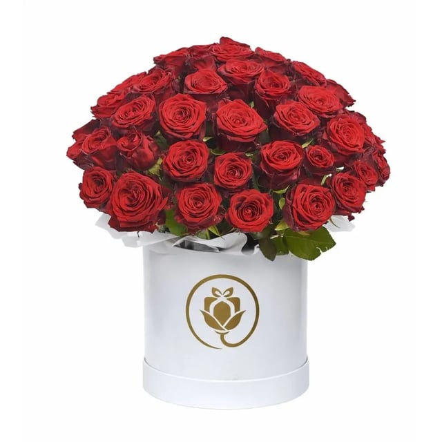 Box with red roses