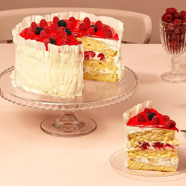 Cake "SAS Sweet Pineapple Raspberry"