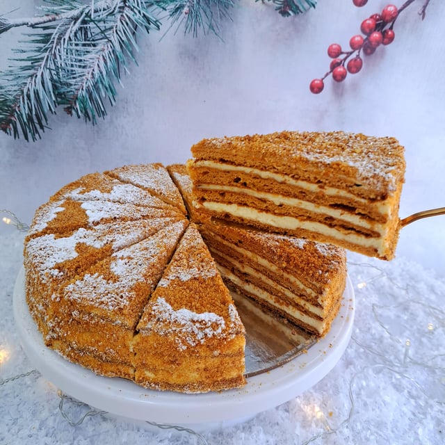 Honey Cake - "Lyusi Sweets Art" / For 15-20 people /