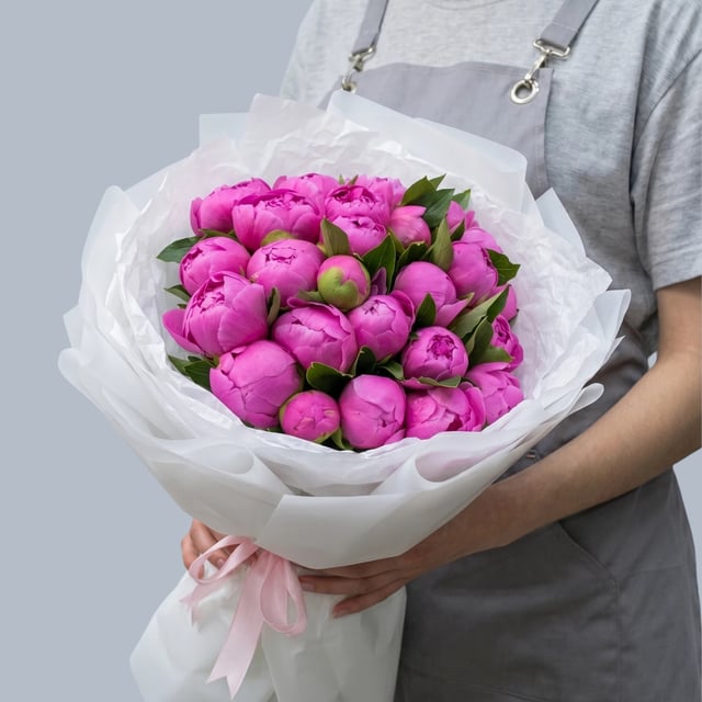 Pink bouquet with peonies - Latona Flowers
