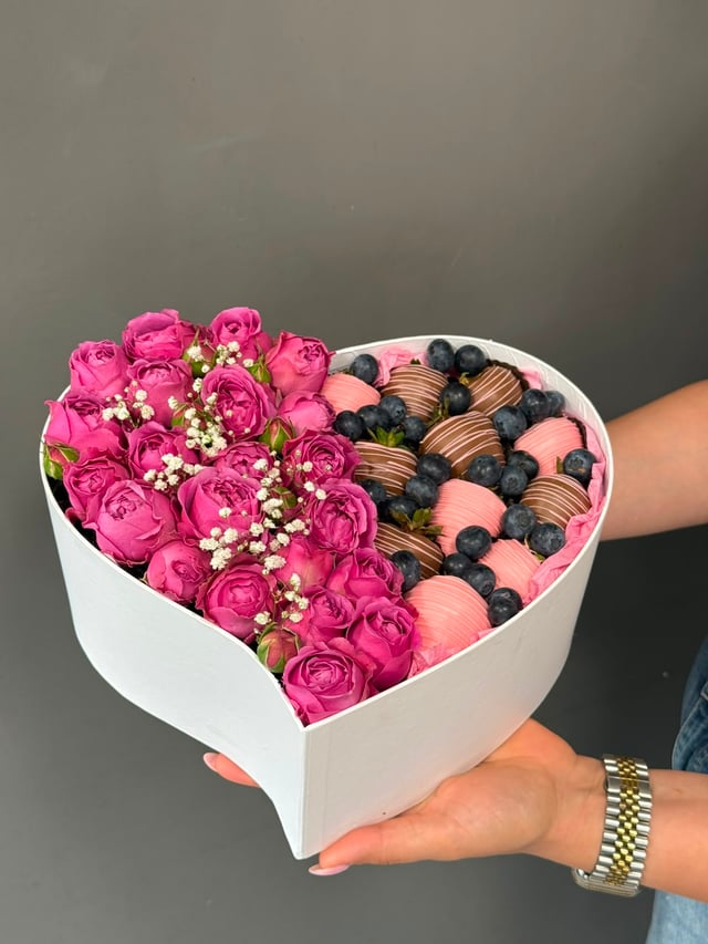 Set of chocolate-covered strawberries, blueberries, and roses - Flower Lab