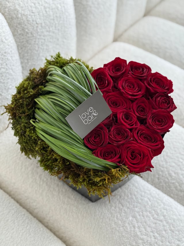 Floral composition - Love bar