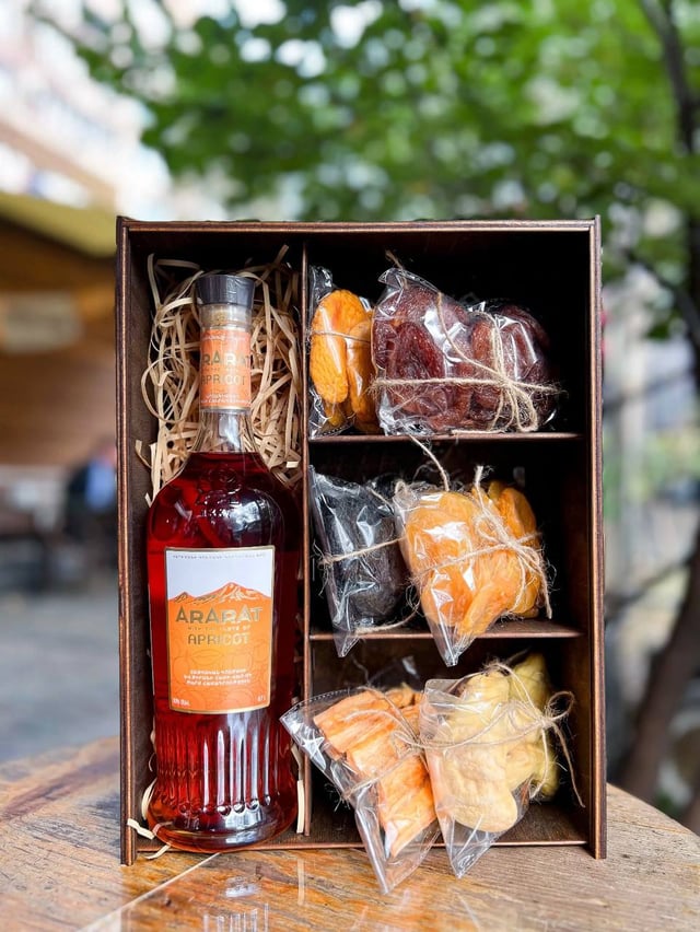 Gift wooden box with dried fruits and cognac 3 - Dried Fruits Sone