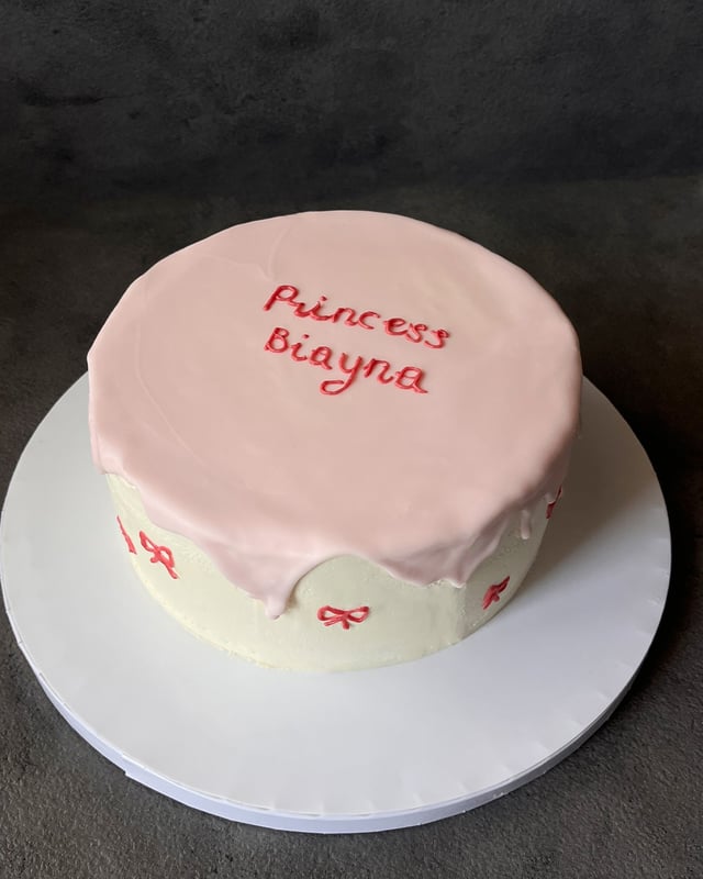 Cake for 10 people - Delito Cakes