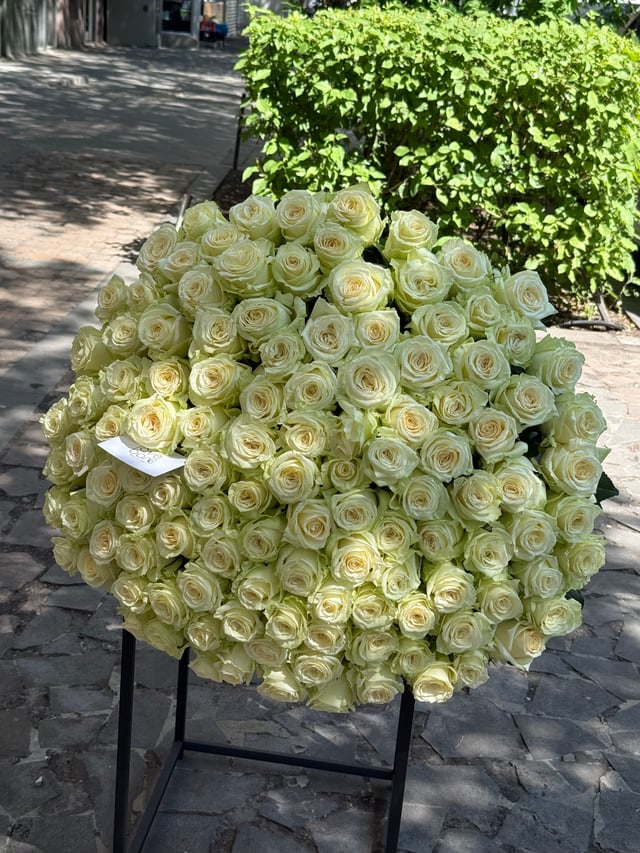 Bouquet with white roses - Love bar