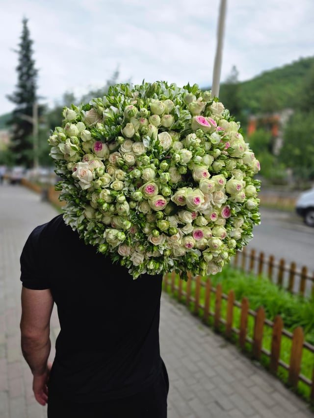 Ծաղկեփունջ փնջային պիոնավարդերով - Askaryan Flowers