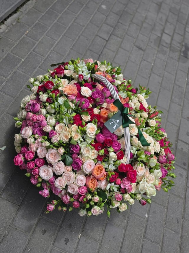 Ծաղկային կոմպոզիցիա  զամբյուղում -  Askaryan Flowers