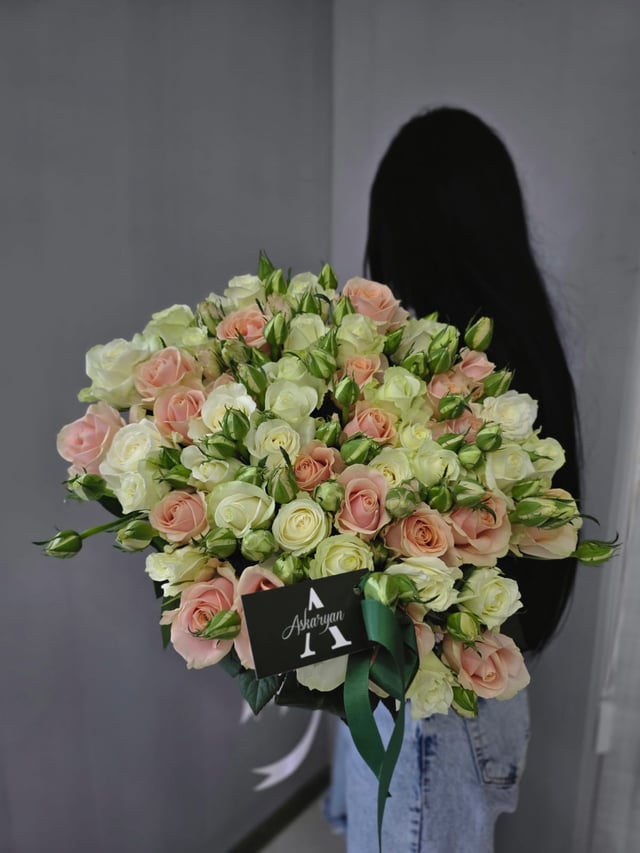 Ծաղկեփունջ հոլանդական  վարդերով -  Askaryan Flowers