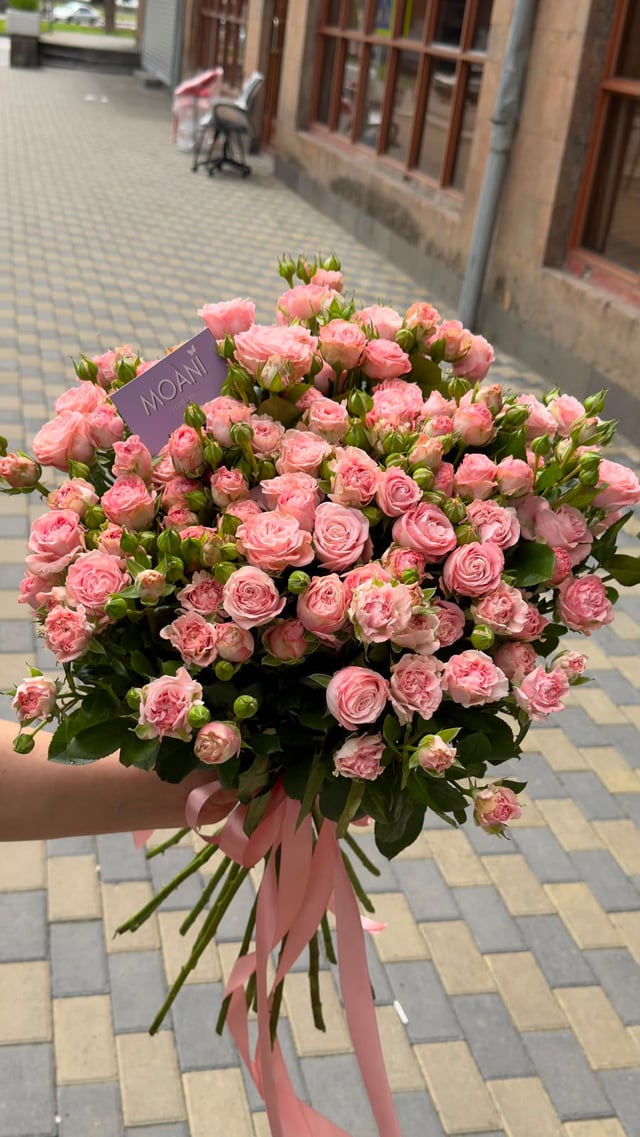 Bouquet with light pink spray roses - Moani Flowers