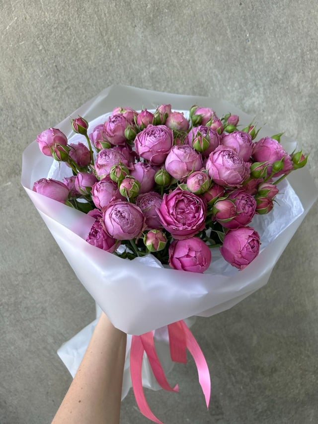 Bouquet of 9 spray peony-shaped roses