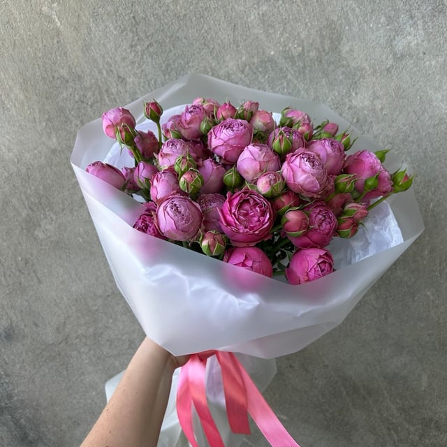 Bouquet of 9 spray peony-shaped roses