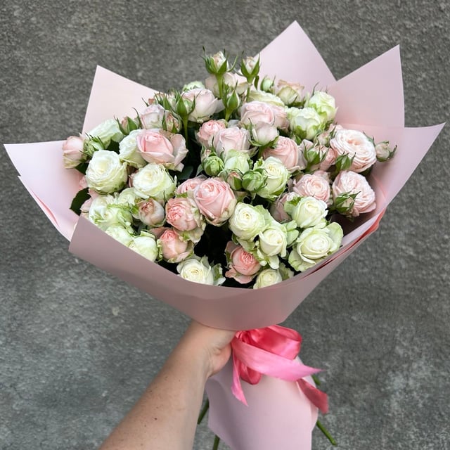 Bouquet of white and pink spray roses