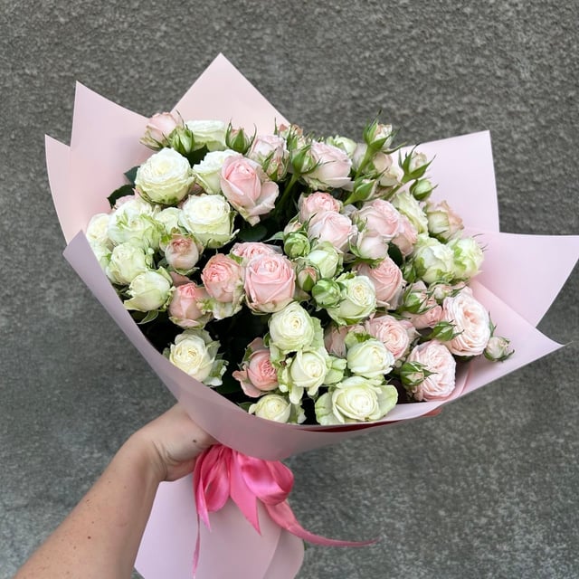 Bouquet of white and pink spray roses